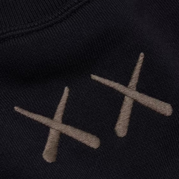 NEW UNIQLO x KAWS Crewneck Sweatshirt Black Size Small Black Oversized - Picture 4 of 14